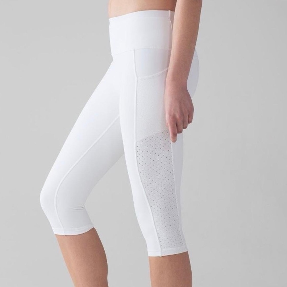 lululemon Mind Over Miles Crop 17" Pockets - White - Size 4